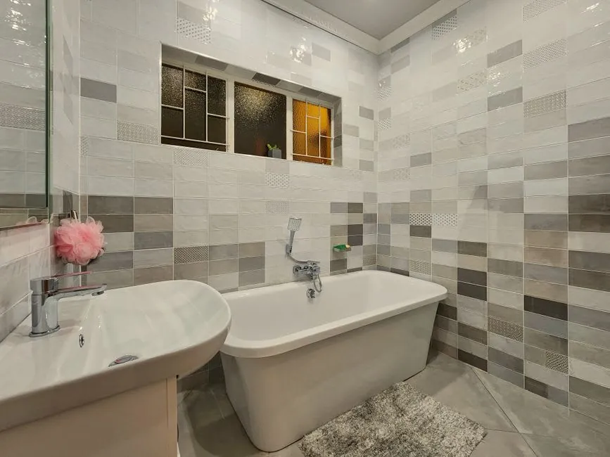 Warm, cosy bathroom heated for a Derby winter
