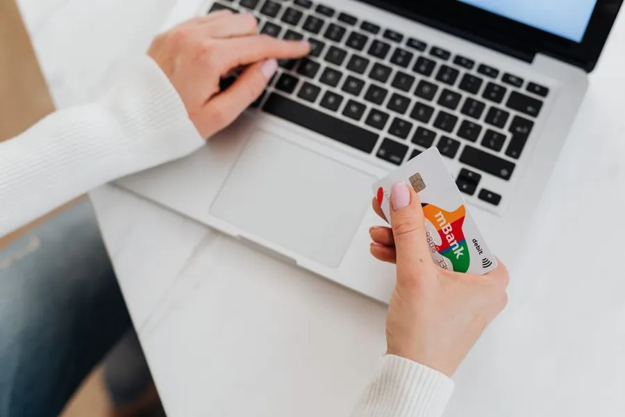 Person holding a bank card to pay a Derby bathroom fitter's deposit